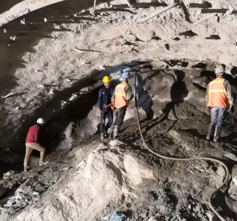 曲水拱顶带模注浆料的施工流程及注意事项